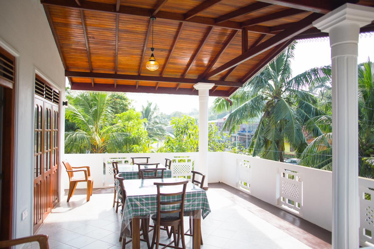 Aken Villa Hikkaduwa Exterior photo