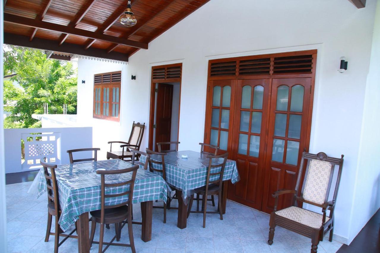 Aken Villa Hikkaduwa Exterior photo